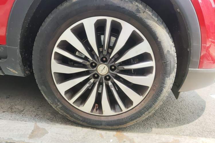 Used Zotye T700 2017 1.8T Dual-Clutch Luxury Model Right Front Wheel Hub