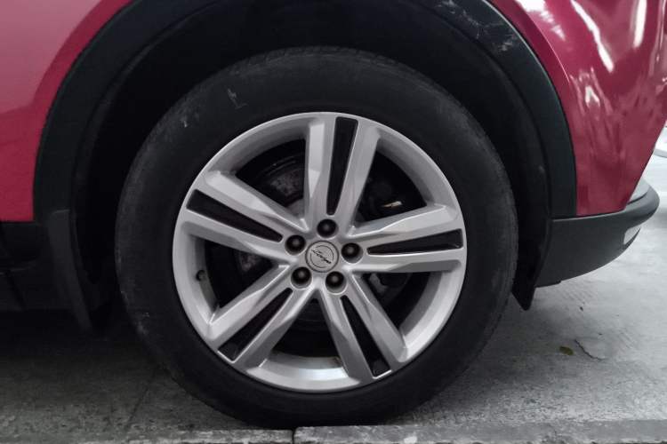 Used Zotye T700 2017 1.8T Dual-Clutch Prestige New Year Edition Right Front Wheel Hub