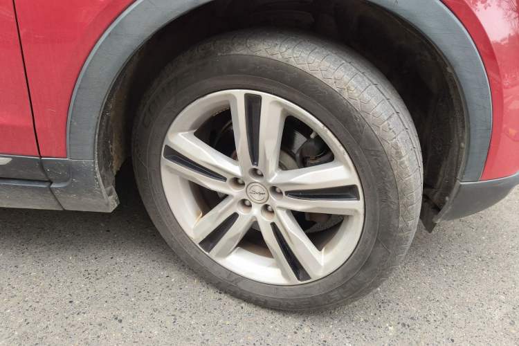 Used Zotye T700 2017 1.8T Dual-Clutch Luxury Model Right Front Wheel Hub