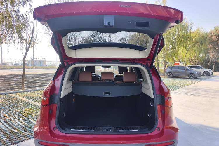 Used Zotye T700 2017 1.8T Dual-Clutch Prestige Model Trunk