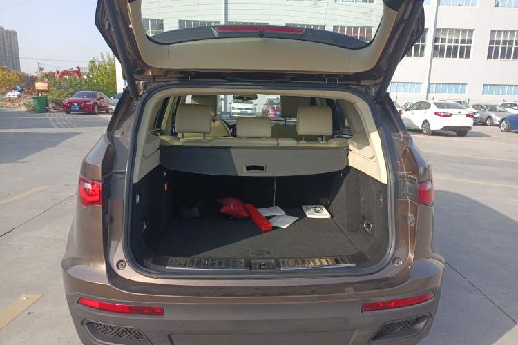 Used Zotye T700 2017 1.8T Dual-Clutch Prestige Model Trunk