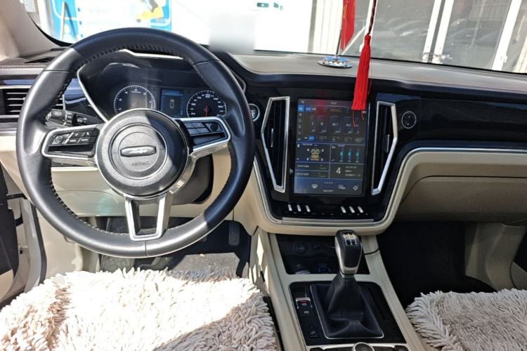 Used Zotye T700 2017 1.8T Manual Luxury Model Center Console