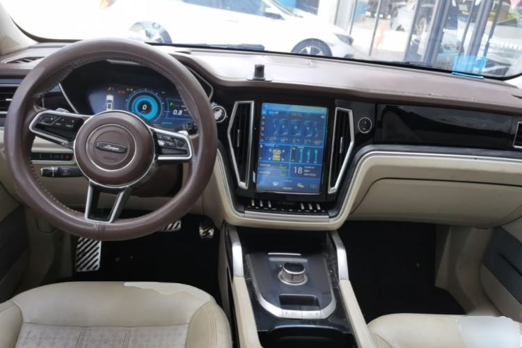 Used Zotye T700 2017 1.8T Dual-Clutch Prestige Model Center Console