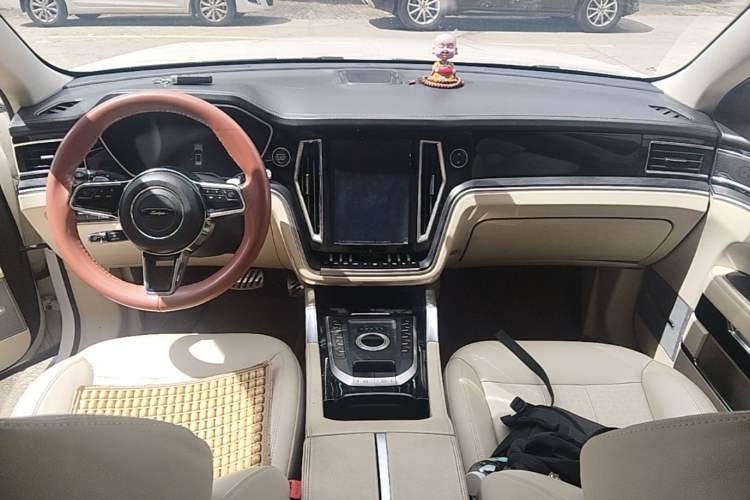 Used Zotye T700 2017 1.8T Dual-Clutch Prestige Model Center Console