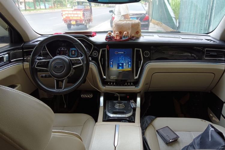 Used Zotye T700 2017 1.8T Dual-Clutch Luxury Model Center Console