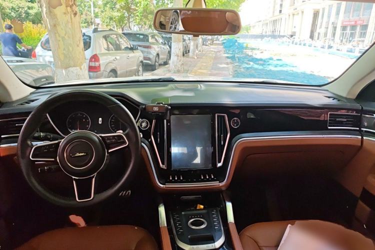 Used Zotye T700 2017 1.8T Dual-Clutch Prestige Model Center Console