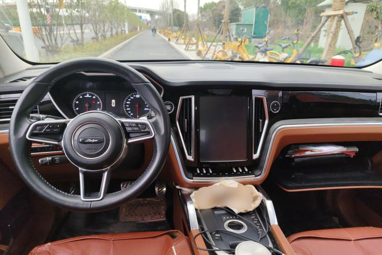 Used Zotye T700 2017 1.8T Dual-Clutch Luxury Model Center Console