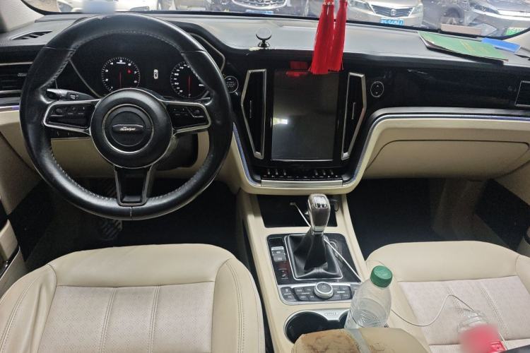 Used Zotye T700 2017 1.8T Manual Luxury Model Center Console