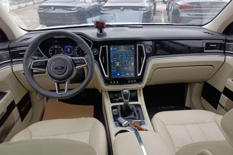 Used Zotye T700 2017 1.8T Manual Luxury Model Center Console