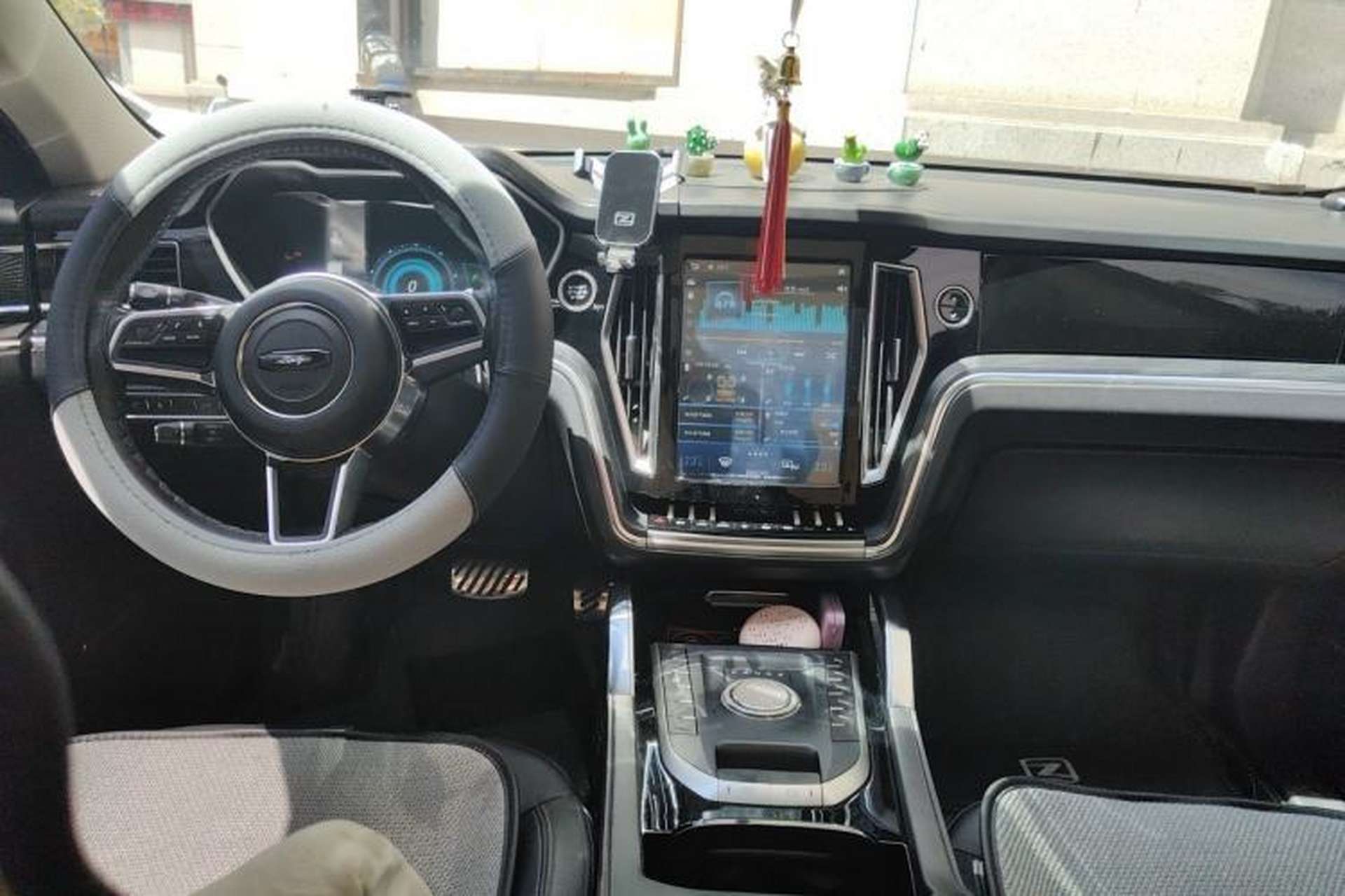 Used Zotye T700 2017 2.0T Dual-Clutch Prestige Version Center Console