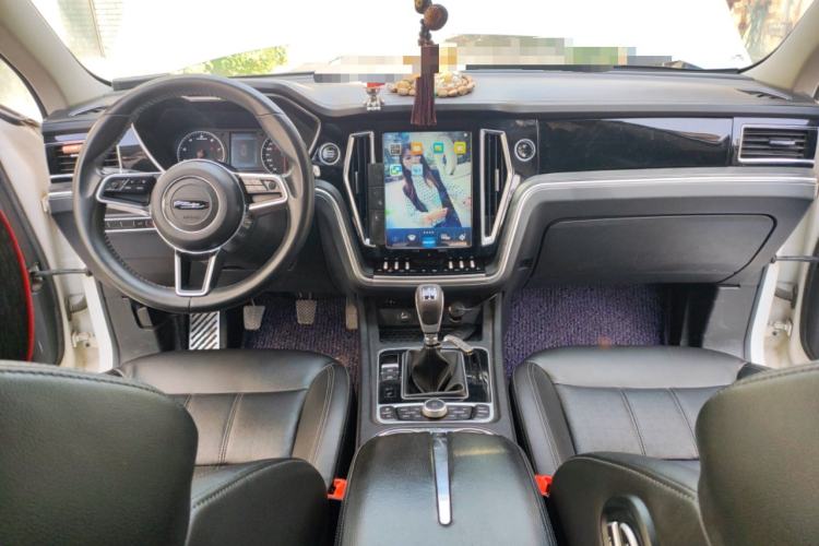 Used Zotye T700 2017 1.8T Manual Luxury Model Center Console