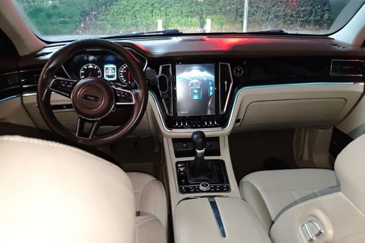 Used Zotye T700 2017 1.8T Manual Luxury Model Center Console