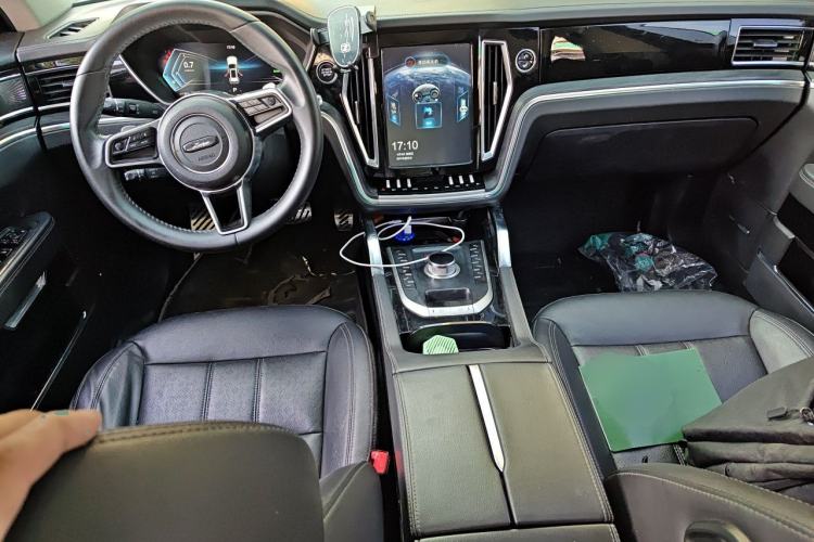 Used Zotye T700 2017 1.8T Dual-Clutch Prestige Model Center Console