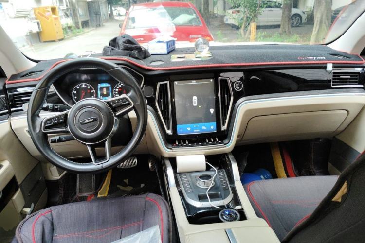 Used Zotye T700 2017 1.8T Dual-Clutch Luxury Model Center Console