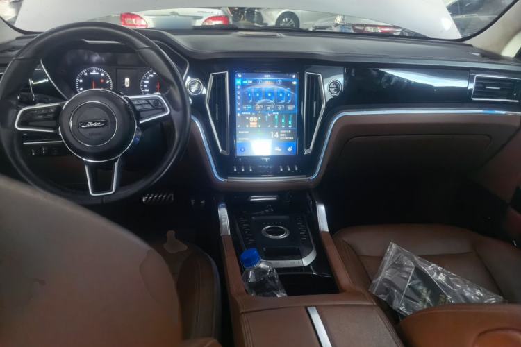 Used Zotye T700 2017 1.8T Dual-Clutch Luxury Model Center Console