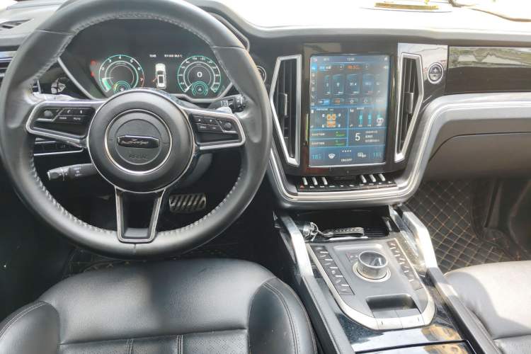 Used Zotye T700 2017 1.8T Dual-Clutch Luxury Model Center Console