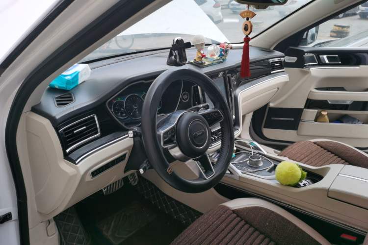 Used Zotye T700 2017 1.8T Dual-Clutch Luxury Model Driver Seat