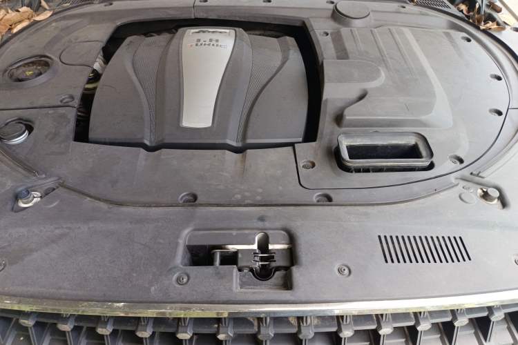 Used Zotye T700 2017 1.8T Dual-Clutch Luxury Model Engine Bay