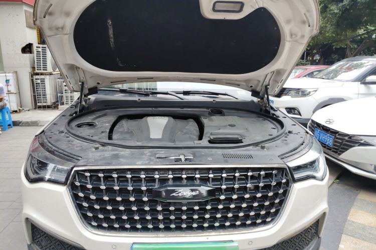 Used Zotye T700 2017 1.8T Dual-Clutch Luxury Model Engine Bay