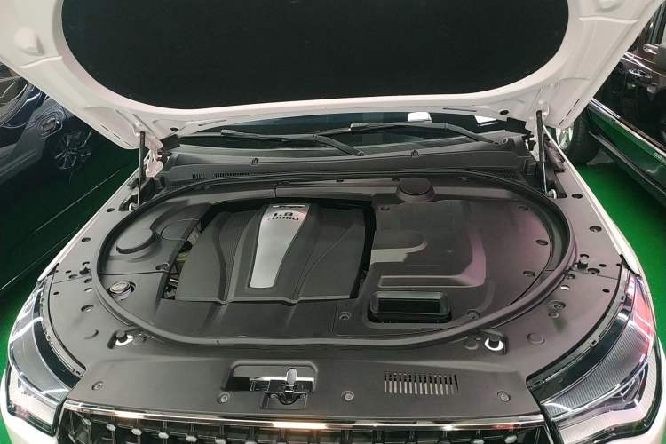 Used Zotye T700 2017 1.8T Dual-Clutch Luxury Model Engine Bay