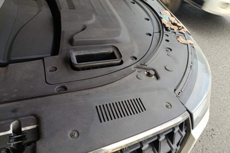 Used Zotye T700 2017 1.8T Dual-Clutch Luxury Model Engine Bay Left