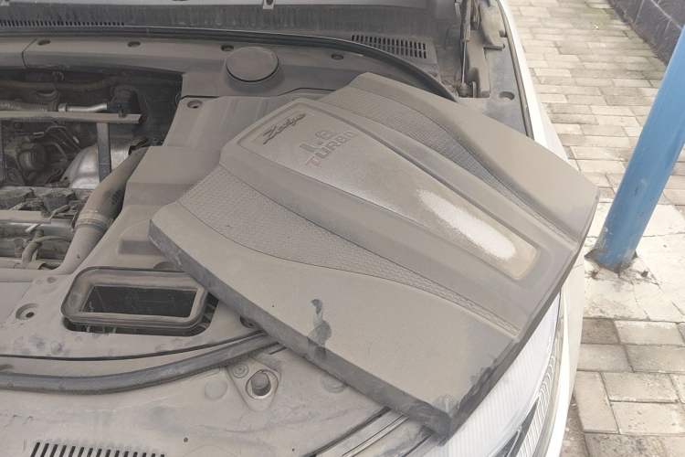 Used Zotye T700 2017 1.8T Dual-Clutch Prestige Model Engine Bay Left