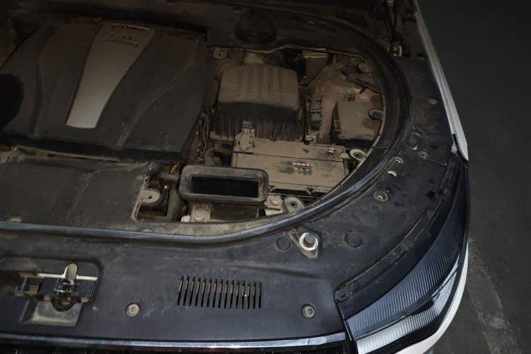 Used Zotye T700 2017 1.8T Dual-Clutch Luxury Model Engine Bay Left