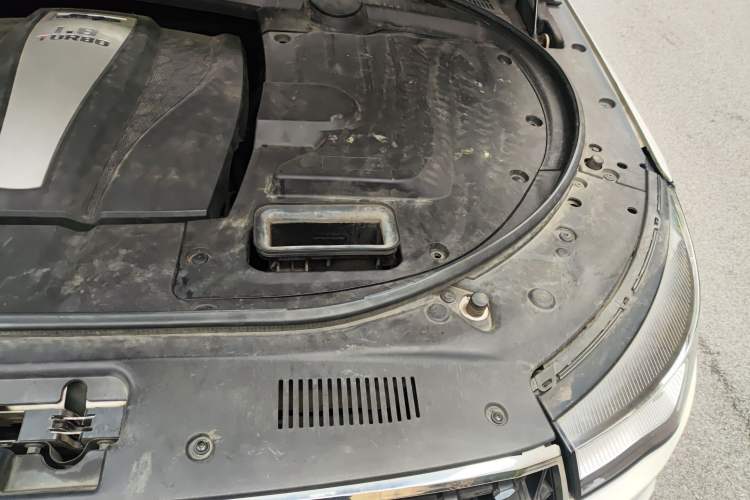 Used Zotye T700 2017 1.8T Dual-Clutch Prestige Model Engine Bay Left