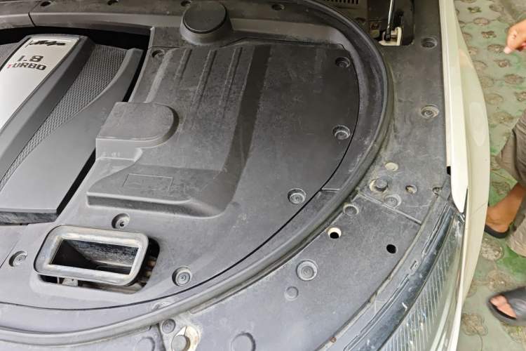 Used Zotye T700 2017 1.8T Dual-Clutch Luxury Model Engine Bay Left