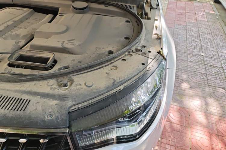 Used Zotye T700 2017 1.8T Dual-Clutch Prestige Model Engine Bay Left