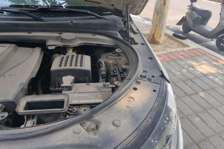 Used Zotye T700 2017 1.8T Dual-Clutch Prestige Model Engine Bay Left