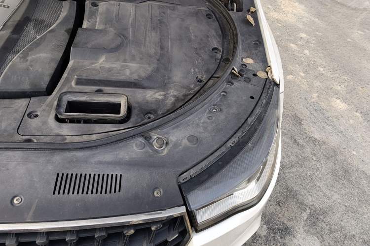 Used Zotye T700 2017 1.8T Dual-Clutch Prestige Model Engine Bay Left
