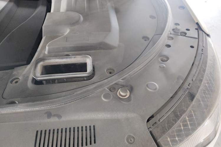 Used Zotye T700 2017 1.8T Dual-Clutch Prestige Model Engine Bay Left