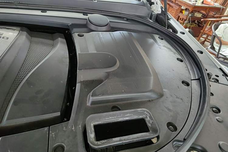 Used Zotye T700 2017 1.8T Dual-Clutch Prestige Model Engine Bay Left