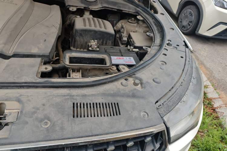 Used Zotye T700 2017 1.8T Dual-Clutch Prestige Model Engine Bay Left