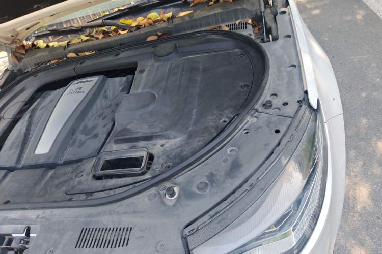 Used Zotye T700 2017 1.8T Dual-Clutch Luxury Model Engine Bay Left