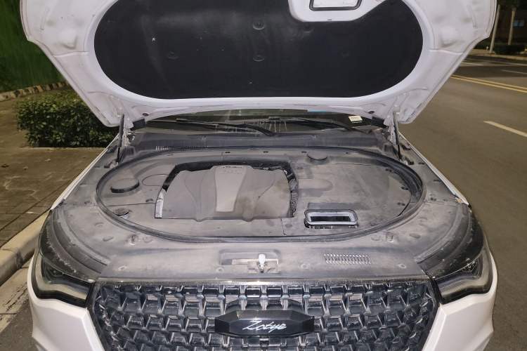 Used Zotye T700 2017 1.8T Dual-Clutch Luxury Model Engine Bay