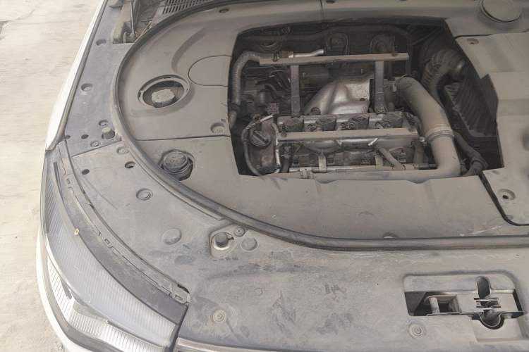 Used Zotye T700 2017 1.8T Dual-Clutch Prestige Model Engine Bay Right