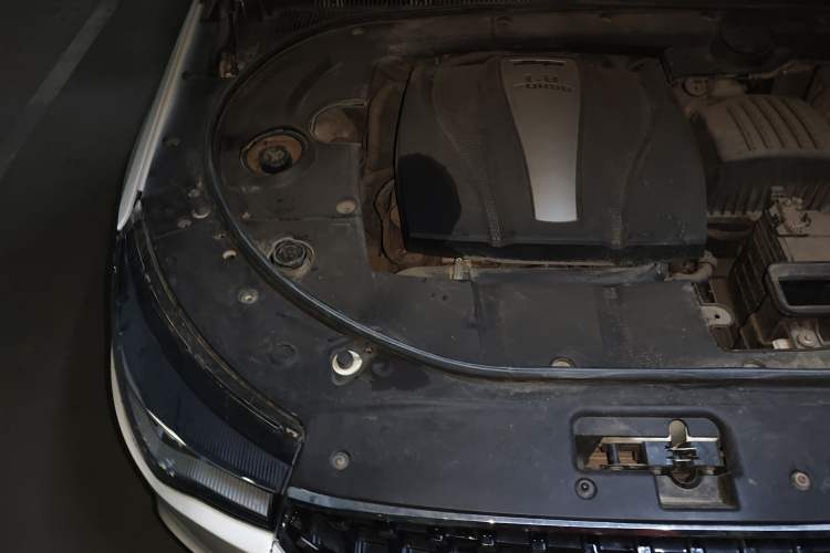Used Zotye T700 2017 1.8T Dual-Clutch Luxury Model Engine Bay Right