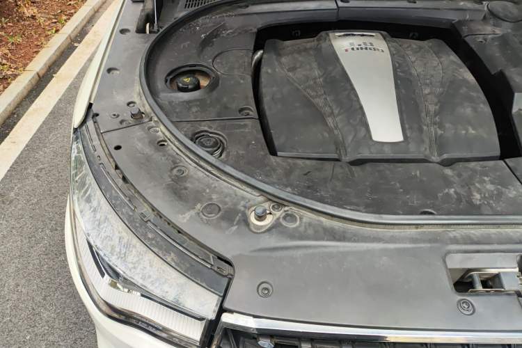 Used Zotye T700 2017 1.8T Dual-Clutch Prestige Model Engine Bay Right