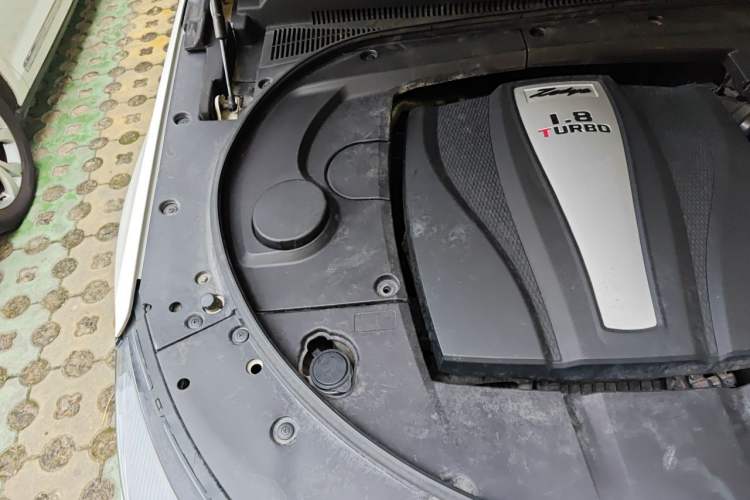 Used Zotye T700 2017 1.8T Dual-Clutch Luxury Model Engine Bay Right