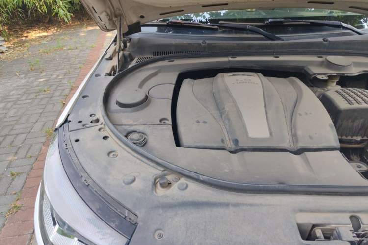 Used Zotye T700 2017 1.8T Dual-Clutch Prestige Model Engine Bay Right