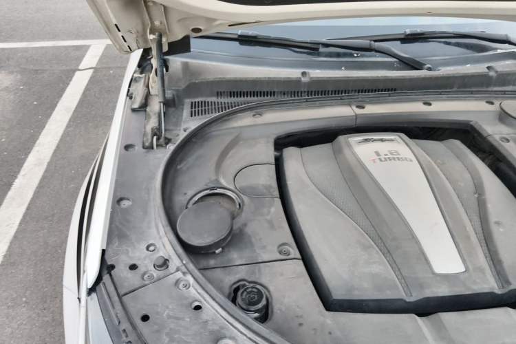 Used Zotye T700 2017 1.8T Dual-Clutch Luxury Model Engine Bay Right