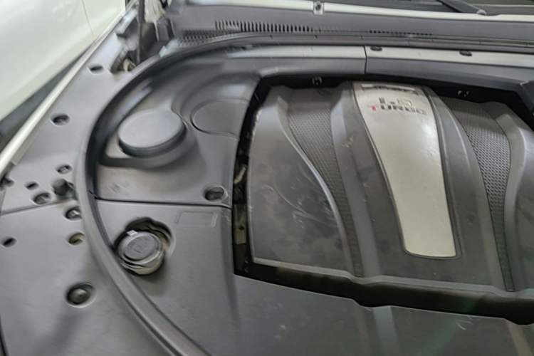 Used Zotye T700 2017 1.8T Dual-Clutch Prestige Model Engine Bay Right