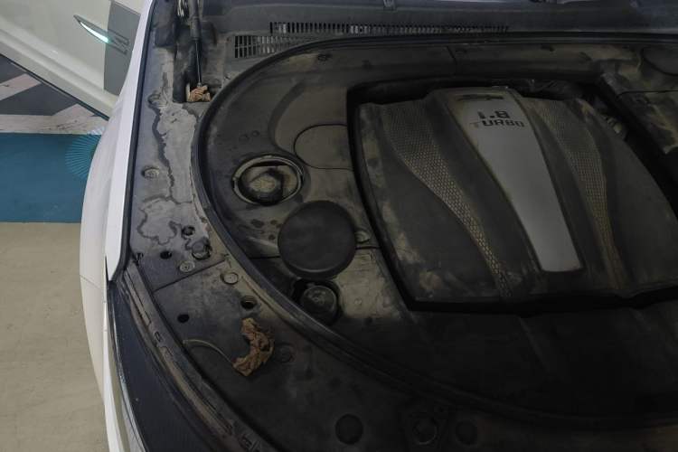 Used Zotye T700 2017 1.8T Dual-Clutch Prestige Model Engine Bay Right