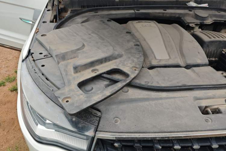 Used Zotye T700 2017 1.8T Dual-Clutch Prestige Model Engine Bay Right