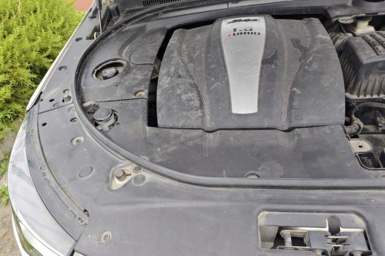 Used Zotye T700 2017 1.8T Dual-Clutch Prestige Model Engine Bay Right