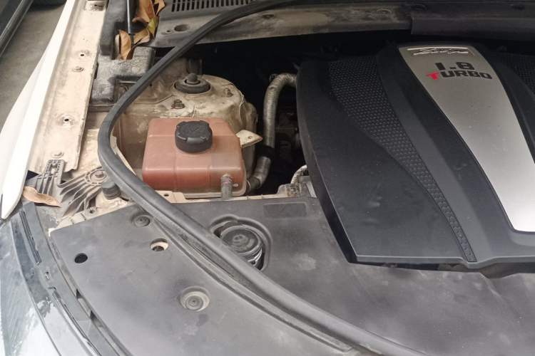 Used Zotye T700 2017 1.8T Dual-Clutch Prestige Model Engine Bay Right
