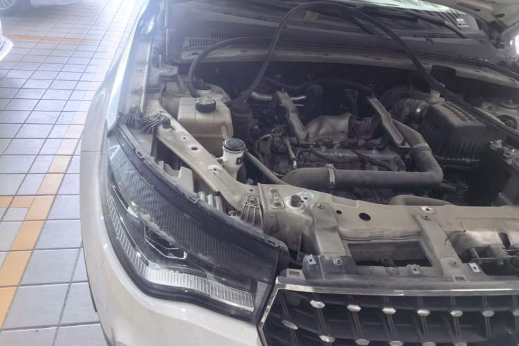 Used Zotye T700 2017 1.8T Dual-Clutch Luxury Model Engine Bay Right