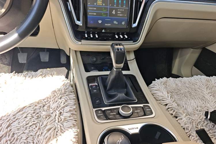 Used Zotye T700 2017 1.8T Manual Luxury Model Gear Lever